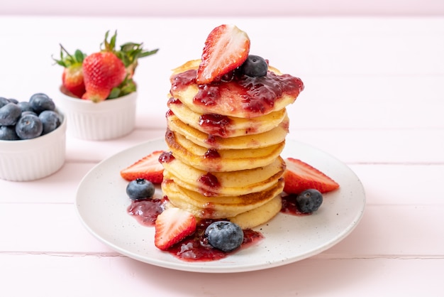 Premium Photo | Pancake with strawberries and blueberries