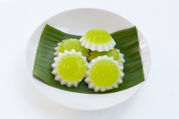 Premium Photo | Pandan and coconut jelly on banna leaf in plate