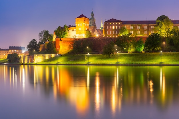 Premium Photo | Panorama of wawel castle on wawel hill with reflection ...