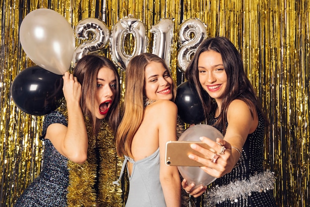 Αποτέλεσμα εικόνας για party girls new year