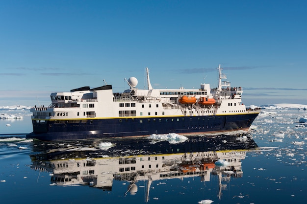 Premium Photo | Passenger vessel in antarctica