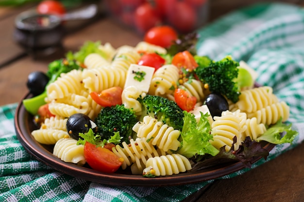 Premium Photo Pasta Salad With Tomato Broccoli Black Olives And Cheese Feta 3461