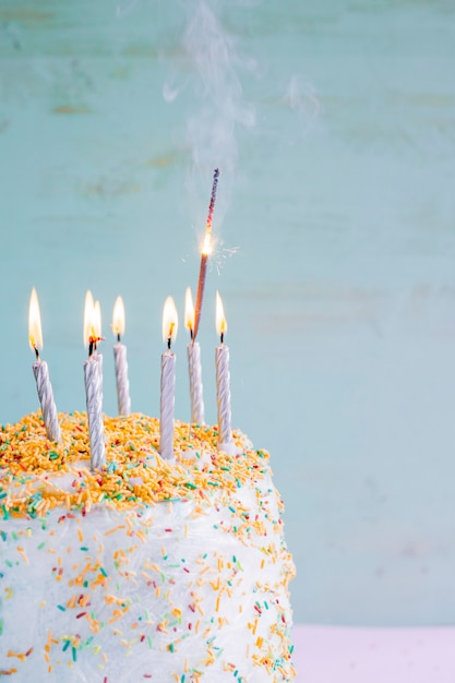 Pastel color birthday cake | Free Photo
