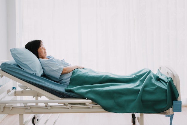 Premium Photo | Patient lying on the bed in hospital