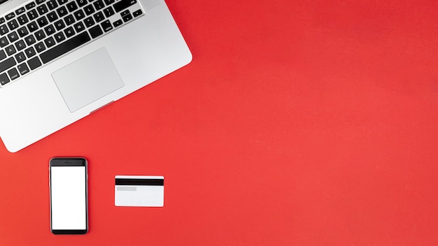 Phone mock up on red background with copy space Free Photo