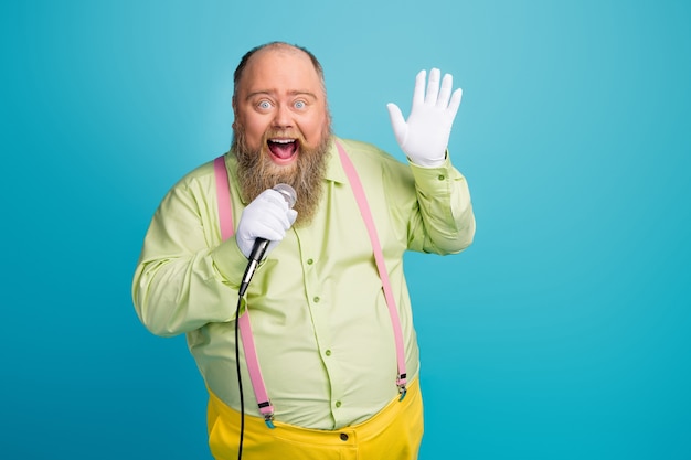 Premium Photo | Photo of funky overweight man singing in mic