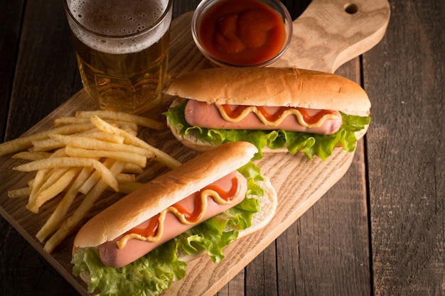 Photo of hot dog with yellow mustard and ketchup. Premium Photo