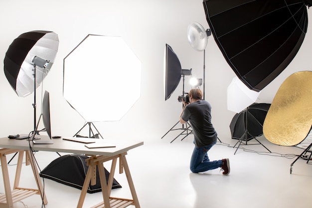 photographer working modern lighting studio with many kinds flash accessories 102814 15