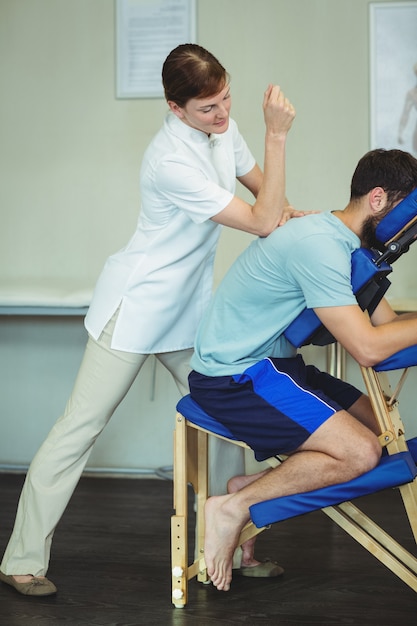 Premium Photo Physiotherapist Giving Back Massage To A Patient