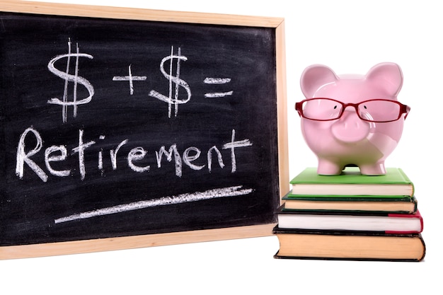 Free Photo | Piggy bank with retirement calculation