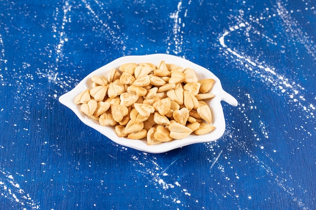 Free Photo Pile Of Salted Heart Shaped Crackers Placed On Leaf Shaped