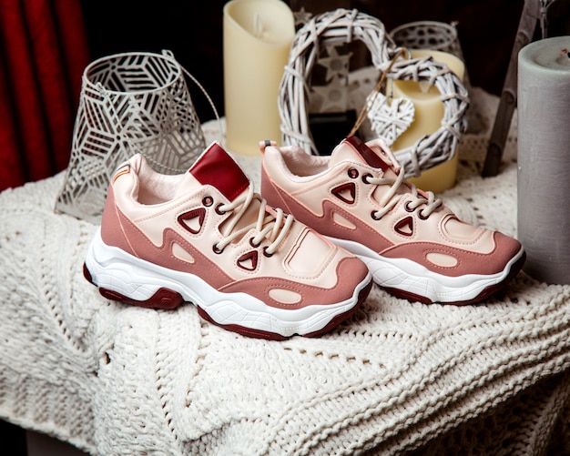 Pink woman sneakers with leather and suede fabrics Free Photo