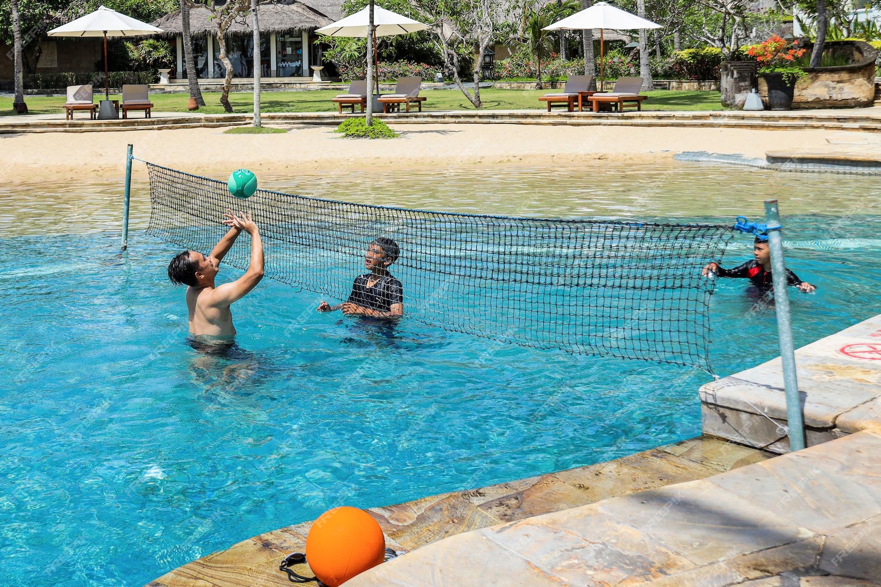 premium-photo-play-with-family-play-volleyball-in-the-pool-vacation