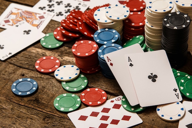 poker-cards-chips_144962-1074.jpg (626×417)