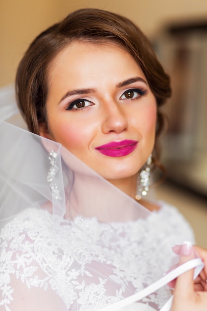 Free Photo Portrait of beautiful bride in white wedding