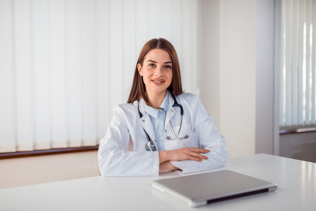 Premium Photo | Portrait of a beautiful female general practitioner at  medical office.
