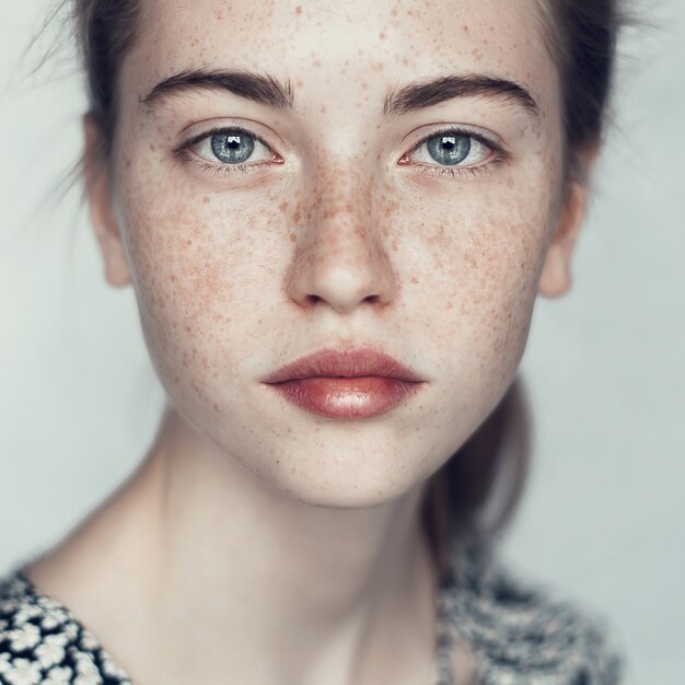 Premium Photo | Portrait of a beautiful young girl close up