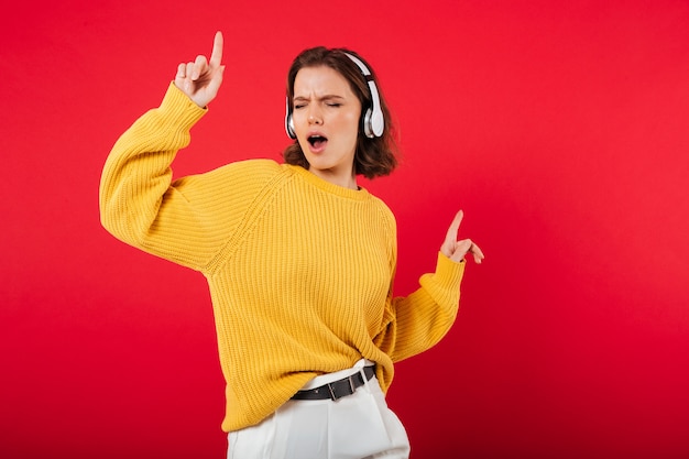 Portrait of a cheerful woman in headphones Free Photo