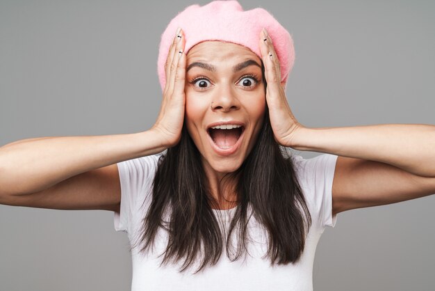 Premium Photo Portrait Closeup Of Amazed Pretty Woman In Basic T Shirt And Beret Screaming 1371