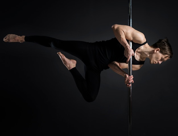Moves That Can Be Done On a Spinning Pole
