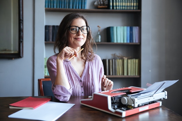 authoress-writing