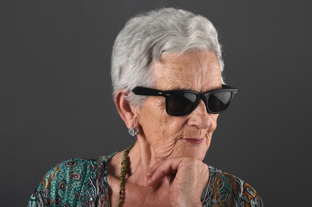 Portrait of a senior woman with sunglasses Premium Photo