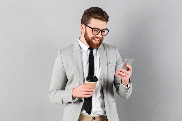 Portrait of a smiling businessman dressed in suit Free Photo