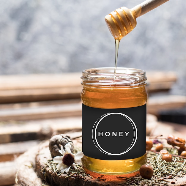 Premium Photo Pouring aromatic honey into jar, sweet honey dripping