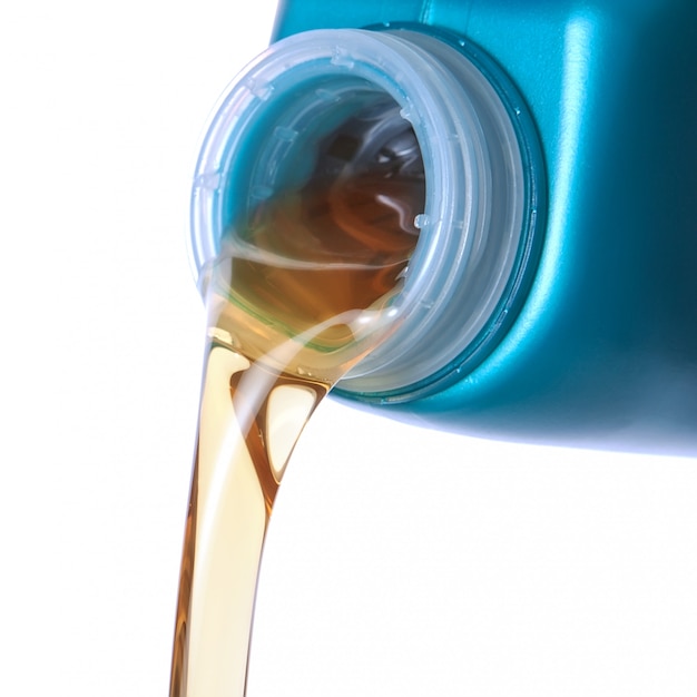 Premium Photo Pouring Motor Oil Closeup