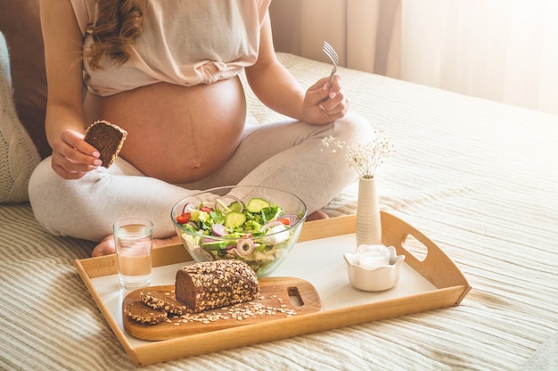 Premium Photo Pregnancy And Healthy Organic Nutrition Pregnant Woman Enjoying Fresh Vegetable Salad In Bed Free Space