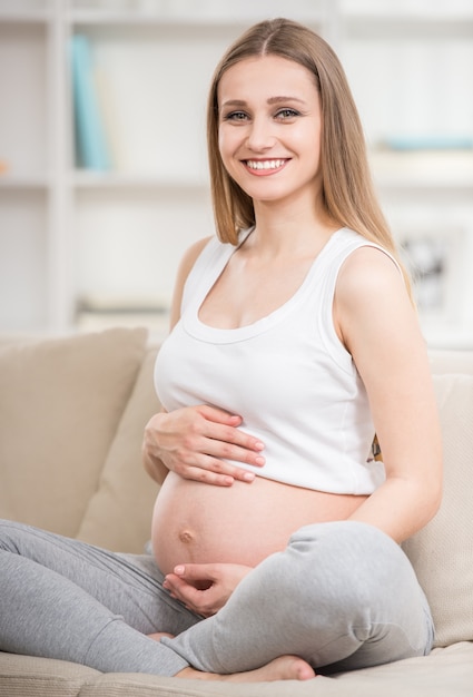 Premium Photo Pregnant Woman Keeping Her Hands On Belly 