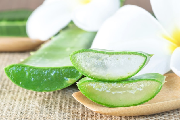 Prepared aloe vera use in spa for skincare and cosmetic Premium Photo