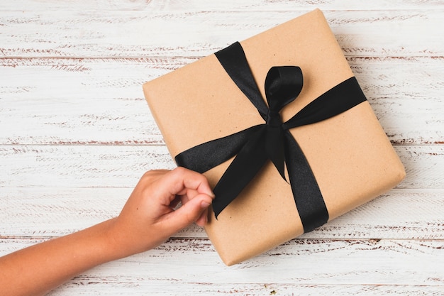 Present with bow and hand Free Photo