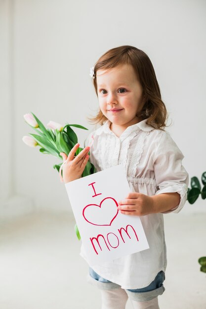 Free Photo Pretty Girl Holding Greeting Card With I Love Mom Inscription