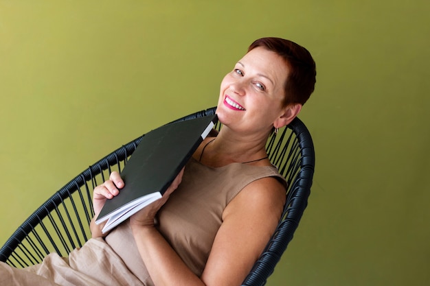 Pretty Woman With Short Hair Holding A Magazine Photo Free Download