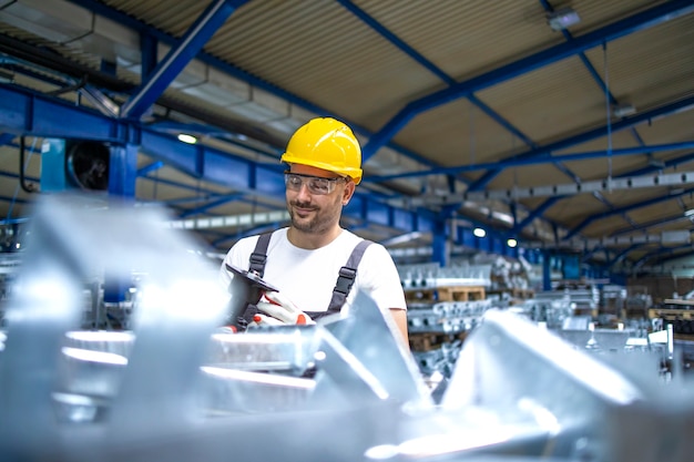 Free Photo | Production line worker working in factory