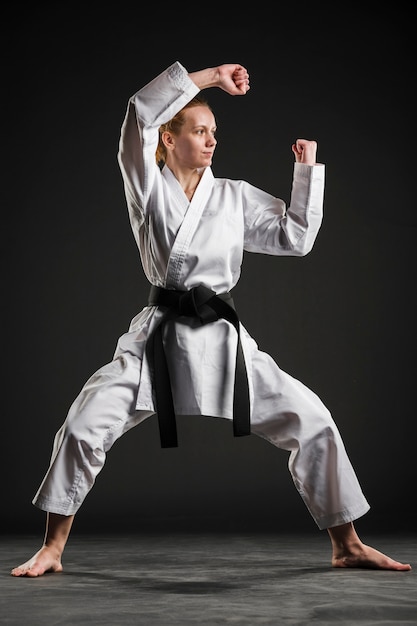 Professional martial arts fighter full shot | Free Photo
