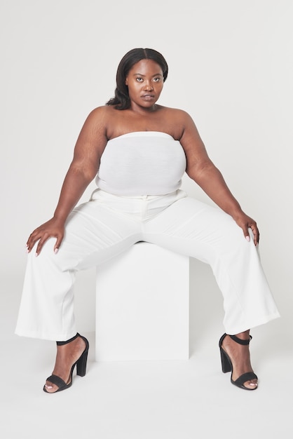 Free Photo | Psd body positivity outfit plus size model posing