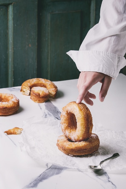 Premium Photo | Puff pastry donuts cronuts