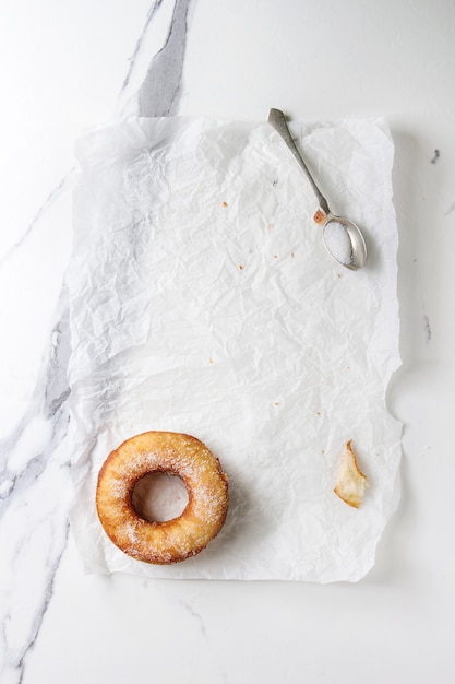 Premium Photo | Puff pastry donuts cronuts