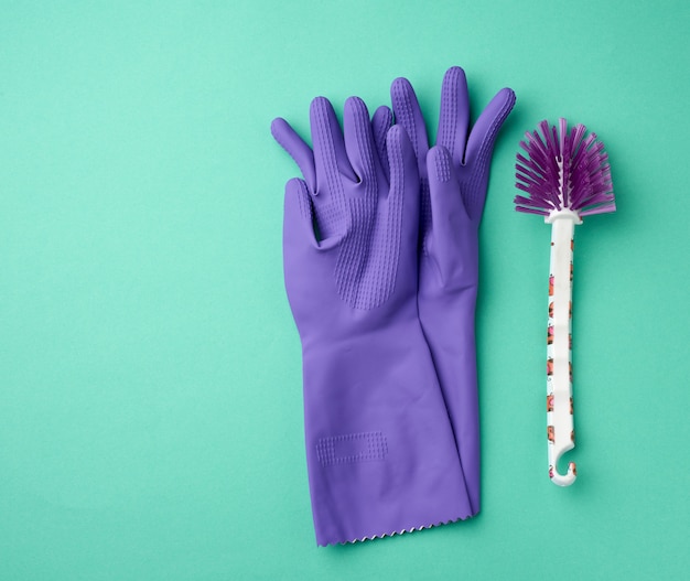 purple cleaning gloves