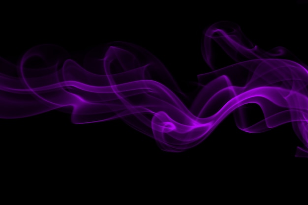 黒の背景 暗闇の概念に紫の煙抽象 プレミアム写真