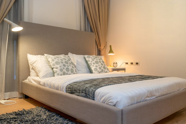 Premium Photo Queen Size Bed With Bed Runner And Reading Lamp In Villa House And Apartment