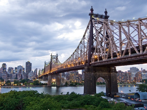 Premium Photo | Queens views manhattan bridge usa