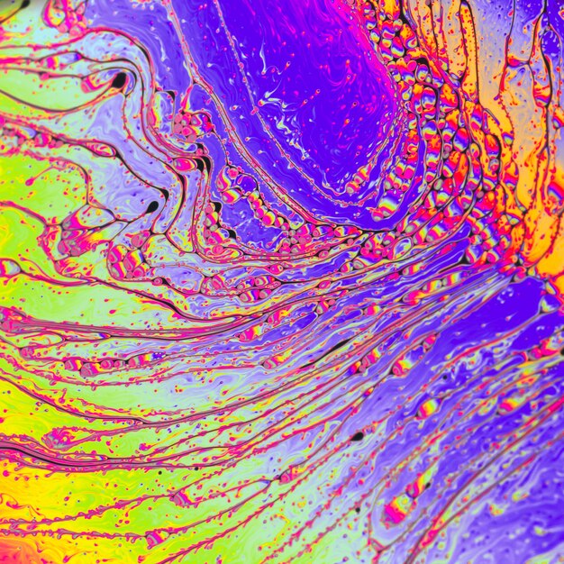 石鹸 泡 または油で作られた虹の色は 背景を使用することができます プレミアム写真