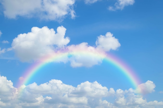 自然の空の虹 青空と白い雲 プレミアム写真