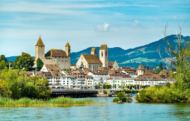 Rapperswil castle in rapperswil-jona at lake zurich in the canton of st. gallen, swizterland Premium Photo