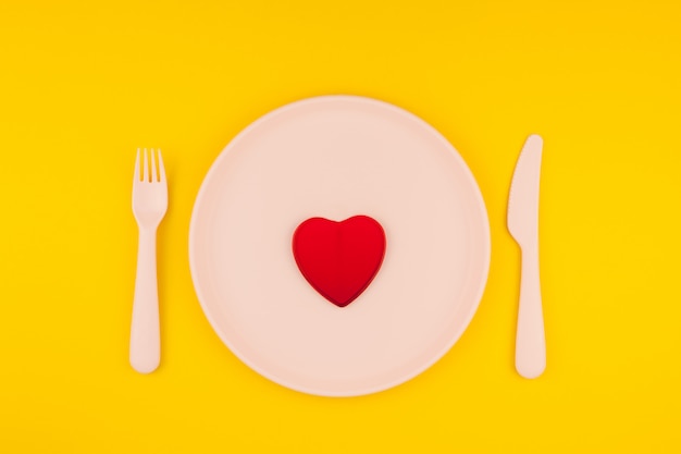 Red heart on serving table. romantic concept Premium Photo
