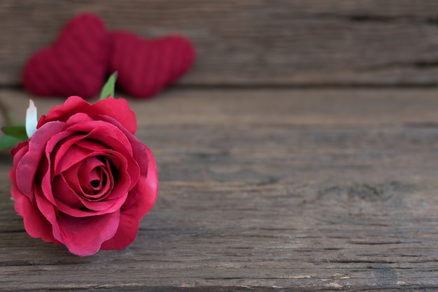 red rose flower closeup on rustic wooden table_1357 112