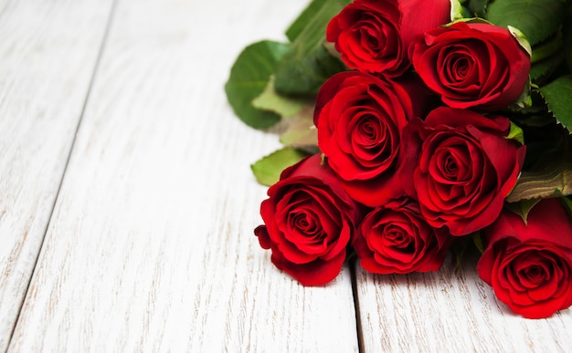 Premium Photo | Red roses on a table
